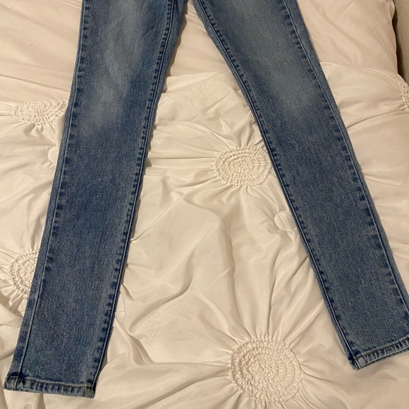 Levi’s Shaping High Rise Skinny Jeans - Picture 3 of 6